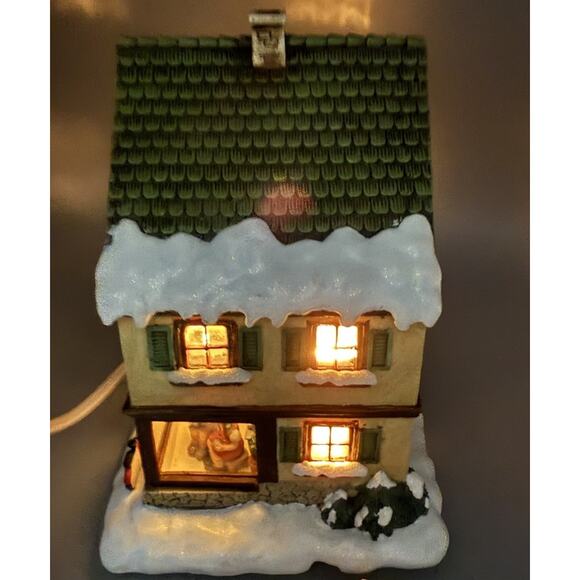 Hawthorne Village Berta Hummel Cup of Cheer Café Lighted 2003 - Picture 6 of 7